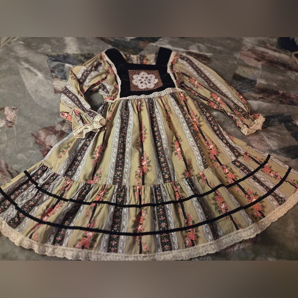 Handmade Other - Vintage 70s Handmade Floral Kids Dress w/Velvet Front & Crocheted Applique